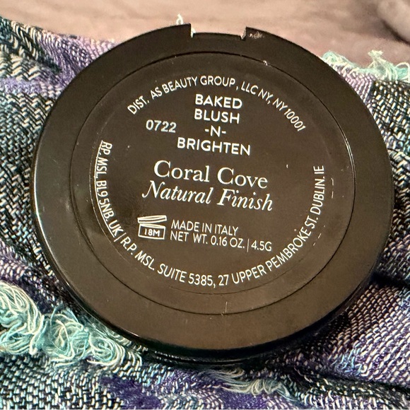 Laura Geller Baked Blush - coral cove - Picture 2 of 4